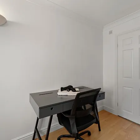 Woodhouse - Centrally Located, Contractor Friendly Appartement