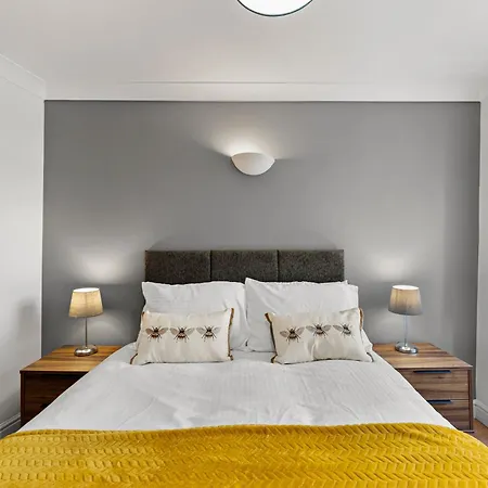 Appartement Woodhouse - Centrally Located, Contractor Friendly