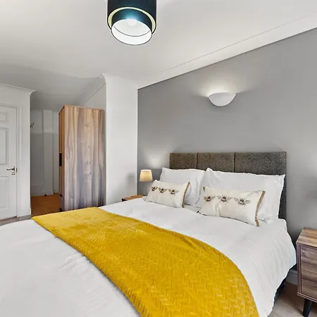 Woodhouse - Centrally Located, Contractor Friendly Appartement *