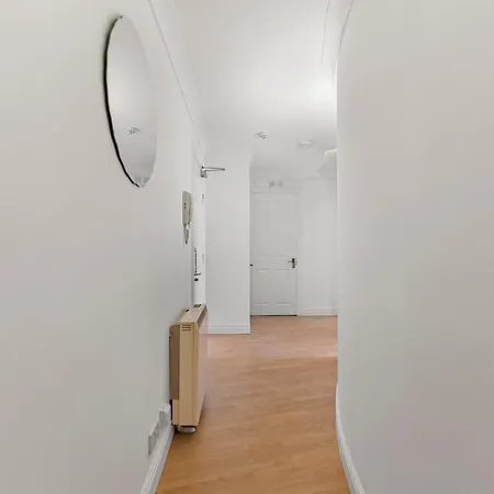 Woodhouse - Centrally Located, Contractor Friendly Appartement