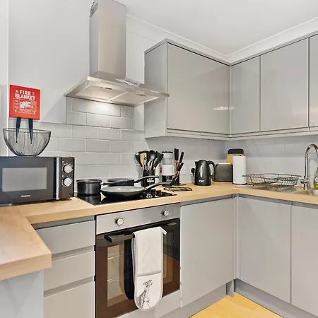 Woodhouse - Centrally Located, Contractor Friendly Appartement *