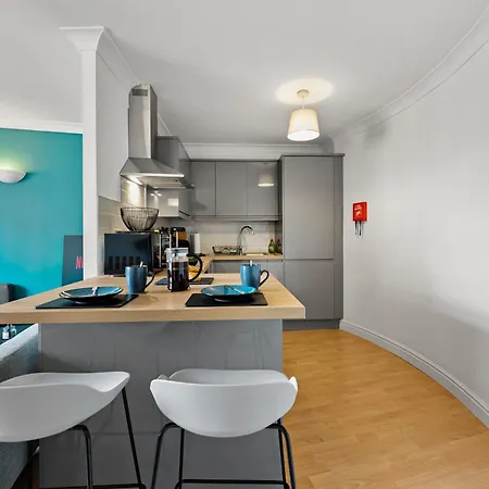 Lejlighed Woodhouse - Centrally Located, Contractor Friendly *