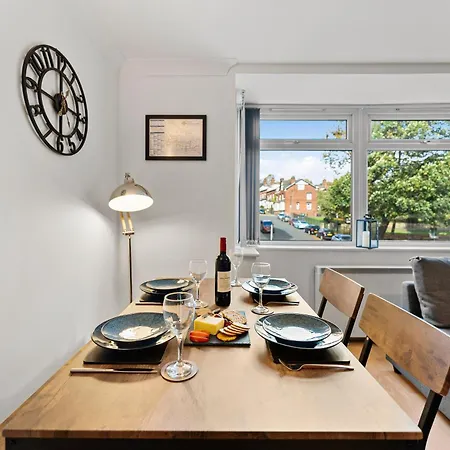 Woodhouse - Centrally Located, Contractor Friendly Leeds (West Yorkshire)