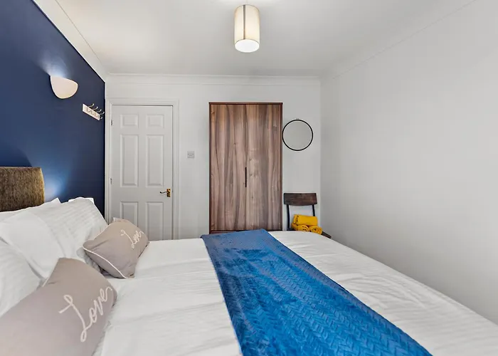 Woodhouse - Centrally Located, Contractor Friendly * Лідс