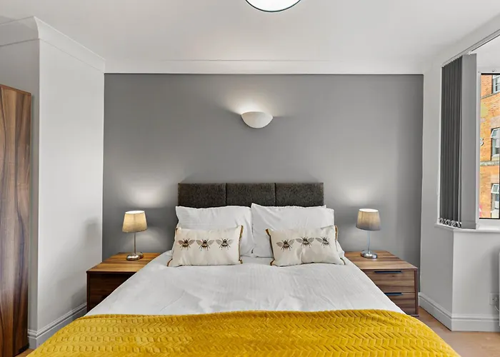 Апартаменти Woodhouse - Centrally Located, Contractor Friendly