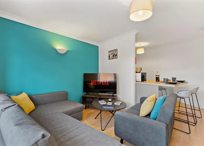 Woodhouse - Centrally Located, Contractor Friendly * Лідс