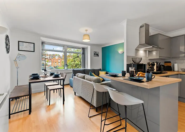 Woodhouse - Centrally Located, Contractor Friendly Лідс