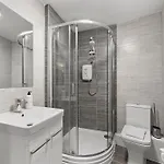 Apartamento Woodhouse - Centrally Located, Contractor Friendly