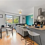 Woodhouse - Centrally Located, Contractor Friendly Leeds (West Yorkshire)