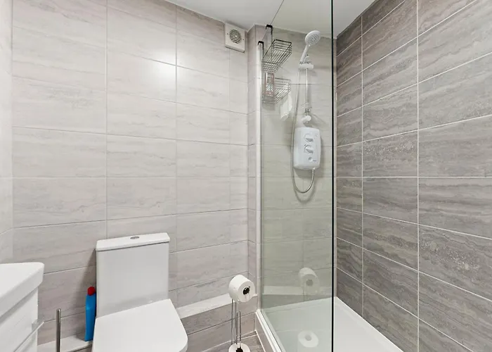 Διαμέρισμα Woodhouse - Centrally Located, Contractor Friendly *