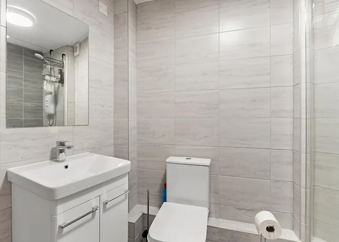 Woodhouse - Centrally Located, Contractor Friendly