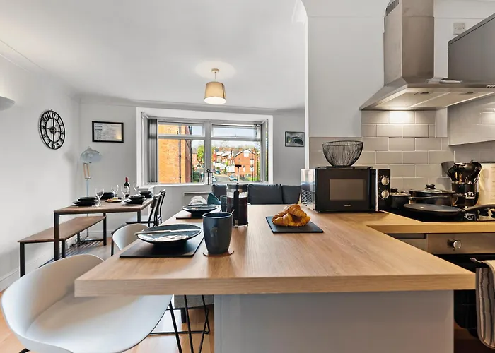 Διαμέρισμα Woodhouse - Centrally Located, Contractor Friendly Λιντς