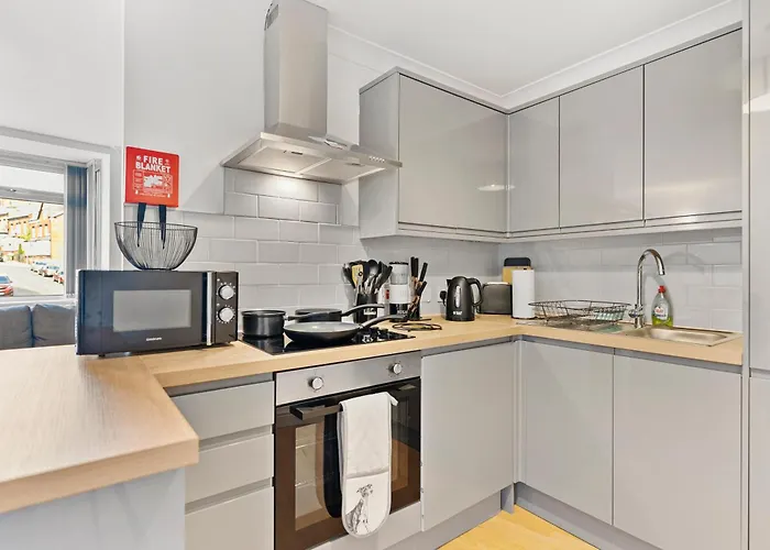 Woodhouse - Centrally Located, Contractor Friendly Διαμέρισμα *