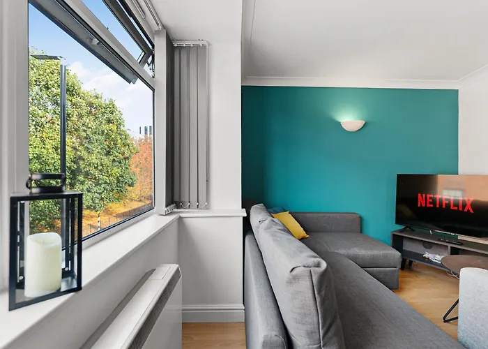 Διαμέρισμα Woodhouse - Centrally Located, Contractor Friendly *