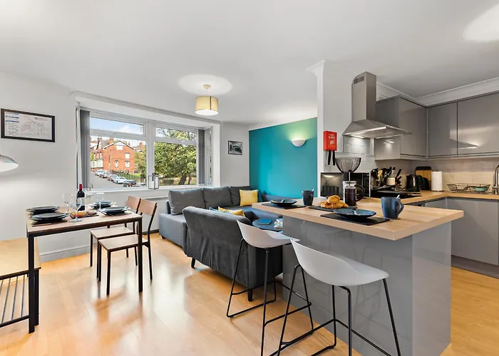 Woodhouse - Centrally Located, Contractor Friendly Διαμέρισμα *